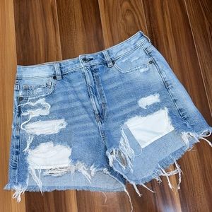 Size 8 American Eagle denim jean shorts ripped mom short